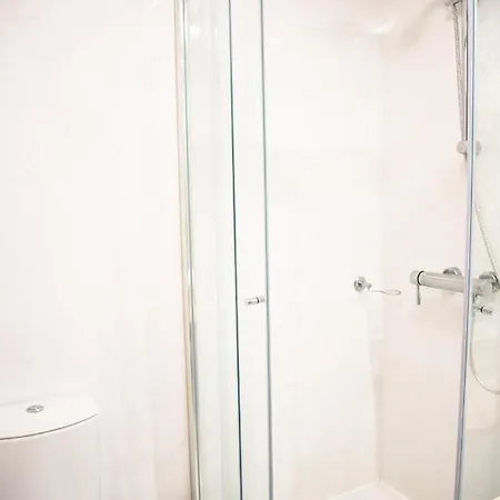 Stunning 2 Bedroom 500m To *