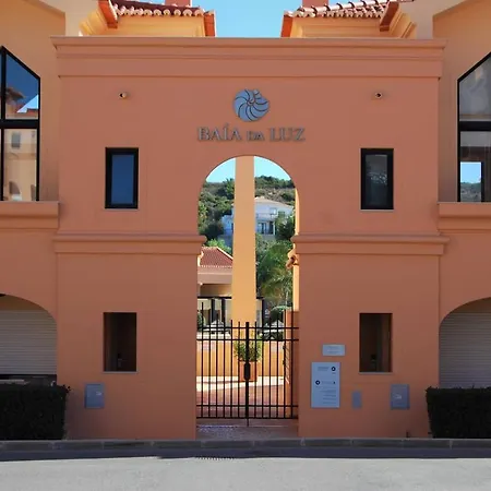 Stunning 2 Bedroom 500m To Apartment