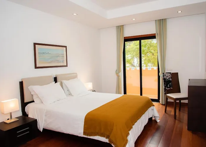 Apartment Stunning 2 Bedroom 500m To