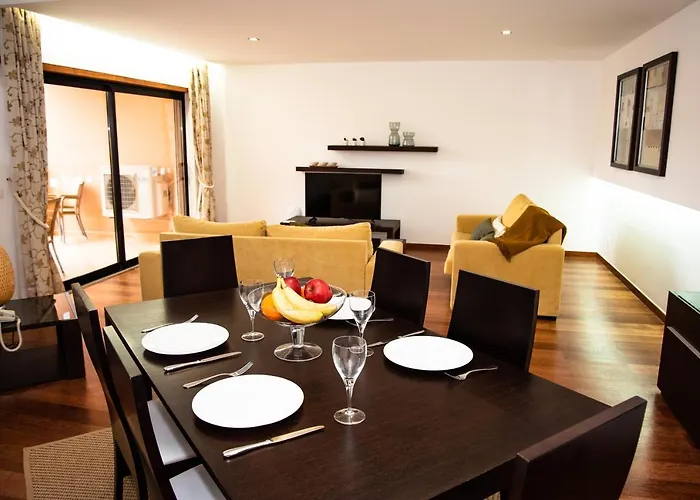 Stunning 2 Bedroom 500m To Apartment