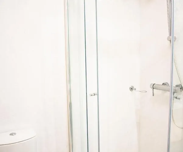 Stunning 2 Bedroom 500m To *