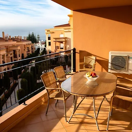 Stunning 2 Bedroom 500m To *